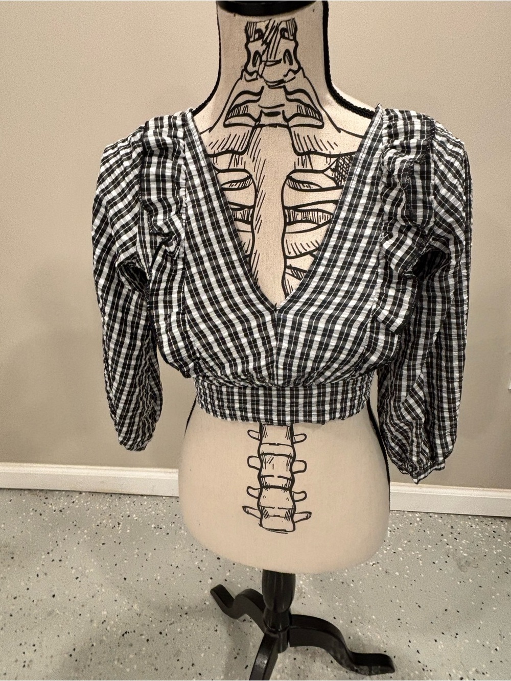 Topshop Black & White V-Neck 3/4 Sleeve Crop Top, Women’s Size 2 - NWT